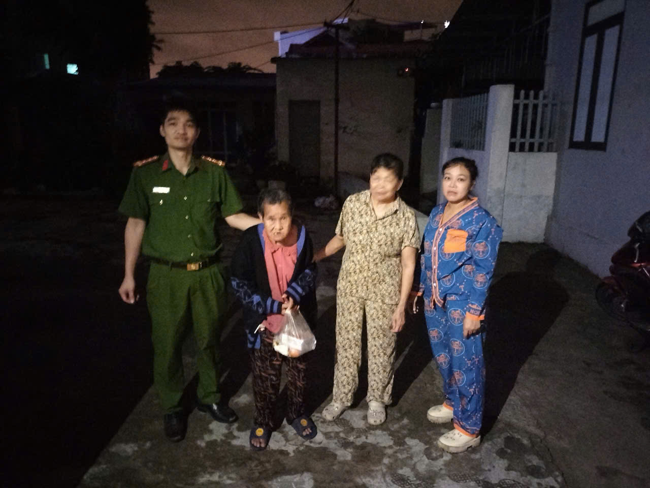 Công an phường Hải An: Kịp thời hỗ trợ 2 cụ già bị lẫn, đi lạc đảm bảo an toàn